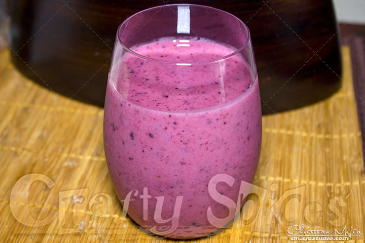 Banana-Berries Yogurt Smoothie