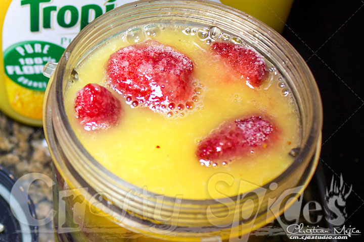Banana-Berries Yogurt Smoothie - Adding the Juice 