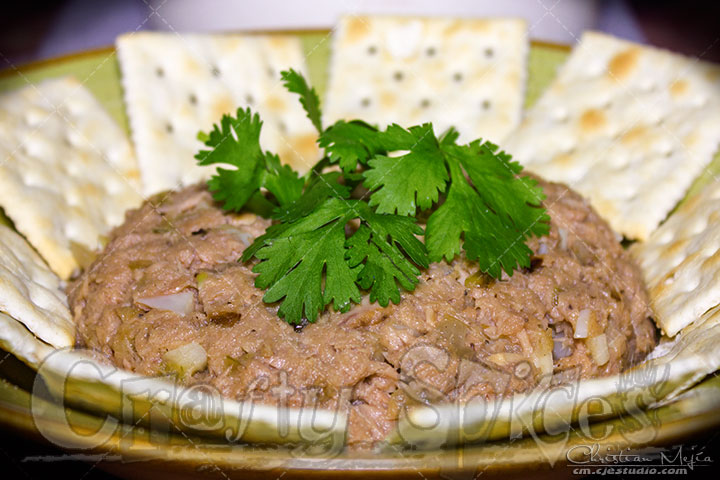 Garlic Stir Fry Tuna with crackers 