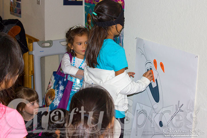 Children Playing put the nose to Olaf Children Playing put the nose to Olaf