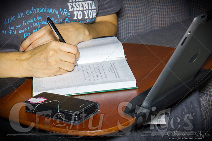 Using the Smart Media Desk with an Ipad and writing Using the Smart Media Desk with an Ipad and writing