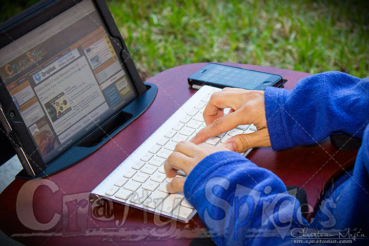 Using the Smart Media Desk with an Ipad Using the Smart Media Desk with an Ipad