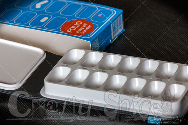 Sabi FOLIO strap + go weekly travel pill box