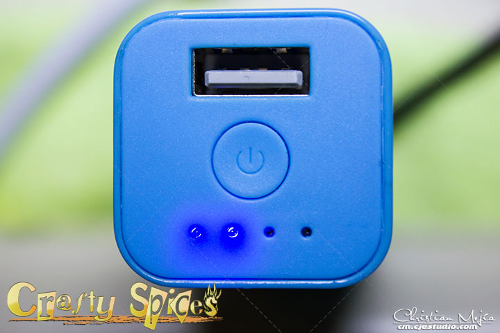 SUNLABZ Universal 2-in-1 USB Wall Charger and Portable 3000 mAh Power Bank Close up USB, on/off, LED SUNLABZ Universal 2-in-1 USB Wall Charger and Portable 3000 mAh Power Bank Close up USB, on/off, LED