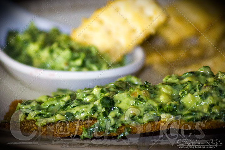 Kale Spread with crackers