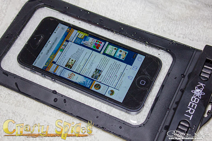 Kobert Waterproof Case WPC-007 with an iPhone after been submerged in water