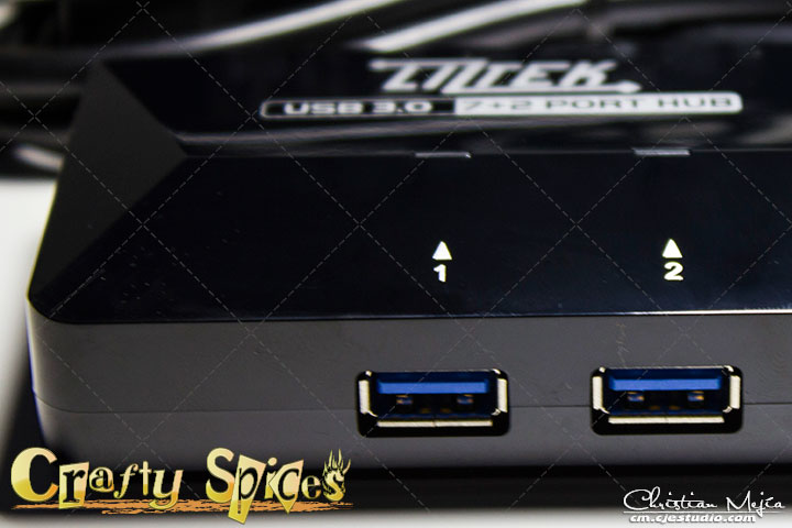 Liztek HB7-3200 USB 3.0 7-Port Hub close up of usb ports