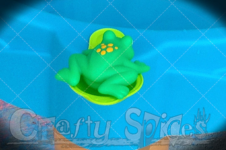 Step2 Duck Pond Water Table - Frog on the Green Launcher
